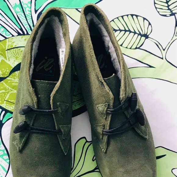 RARE Vintage Suede Ankle Boot - Picture 5 of 8